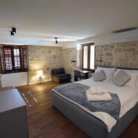 Charming Stone Apartment With Jacuzzi In Center Of Omiš Exterior foto