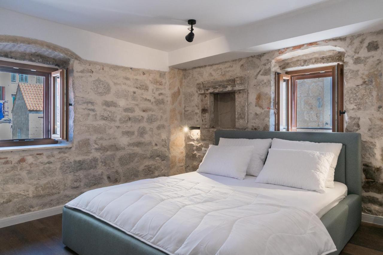 Charming Stone Apartment With Jacuzzi In Center Of Omiš Exterior foto