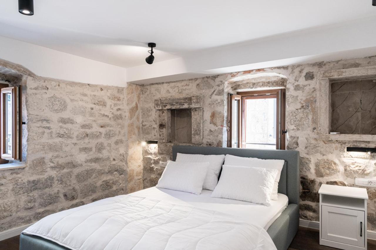 Charming Stone Apartment With Jacuzzi In Center Of Omiš Exterior foto