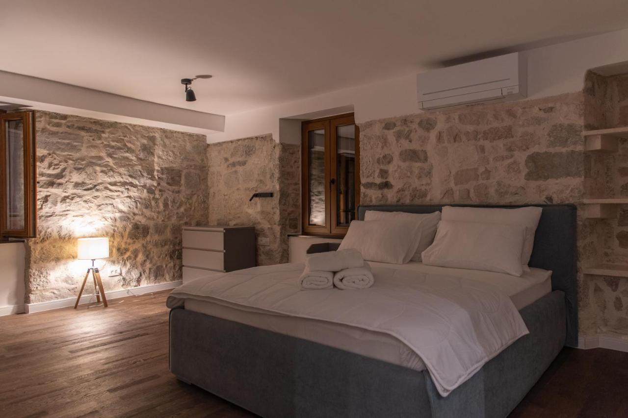 Charming Stone Apartment With Jacuzzi In Center Of Omiš Exterior foto