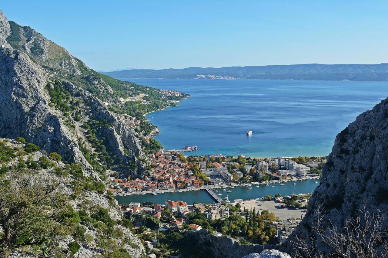 Charming Stone Apartment With Jacuzzi In Center Of Omiš Exterior foto