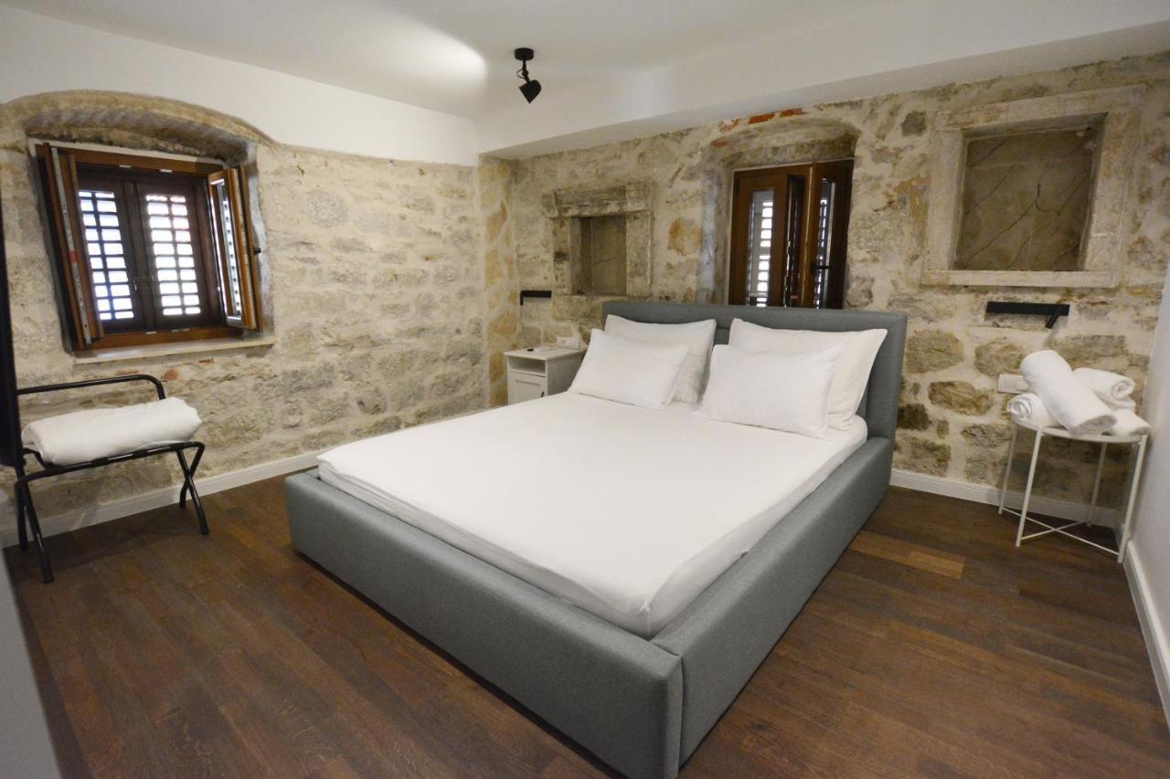 Charming Stone Apartment With Jacuzzi In Center Of Omiš Exterior foto