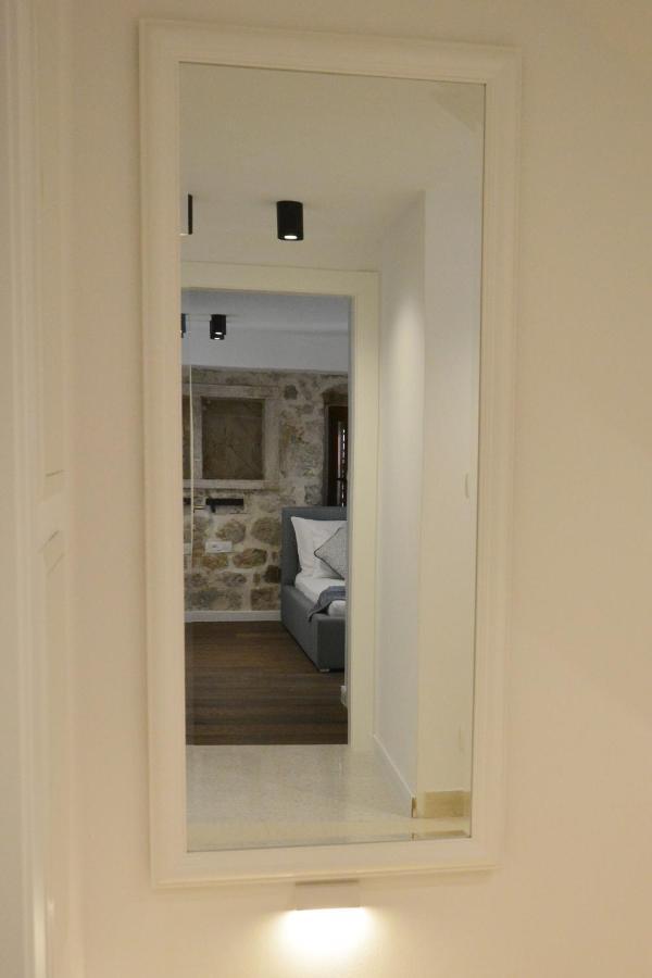 Charming Stone Apartment With Jacuzzi In Center Of Omiš Exterior foto