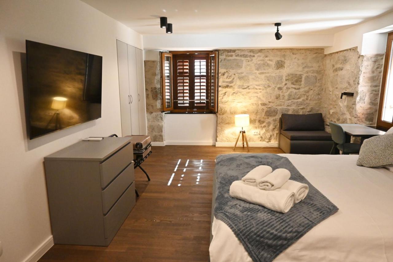 Charming Stone Apartment With Jacuzzi In Center Of Omiš Exterior foto